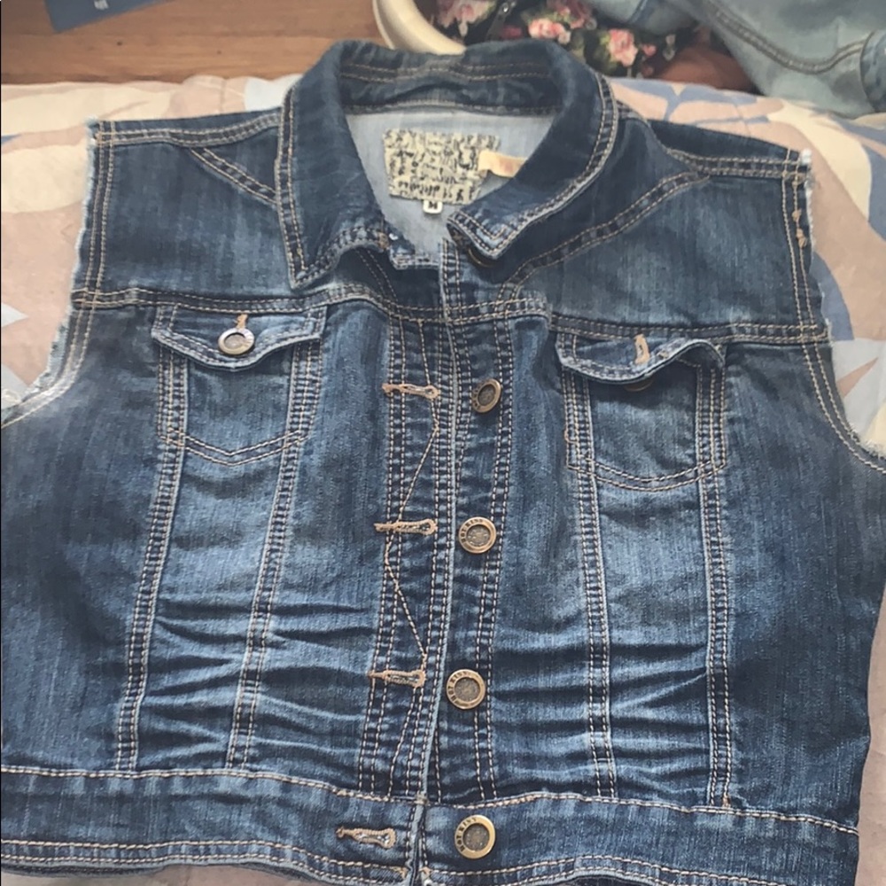 Denim sleeveless jacket